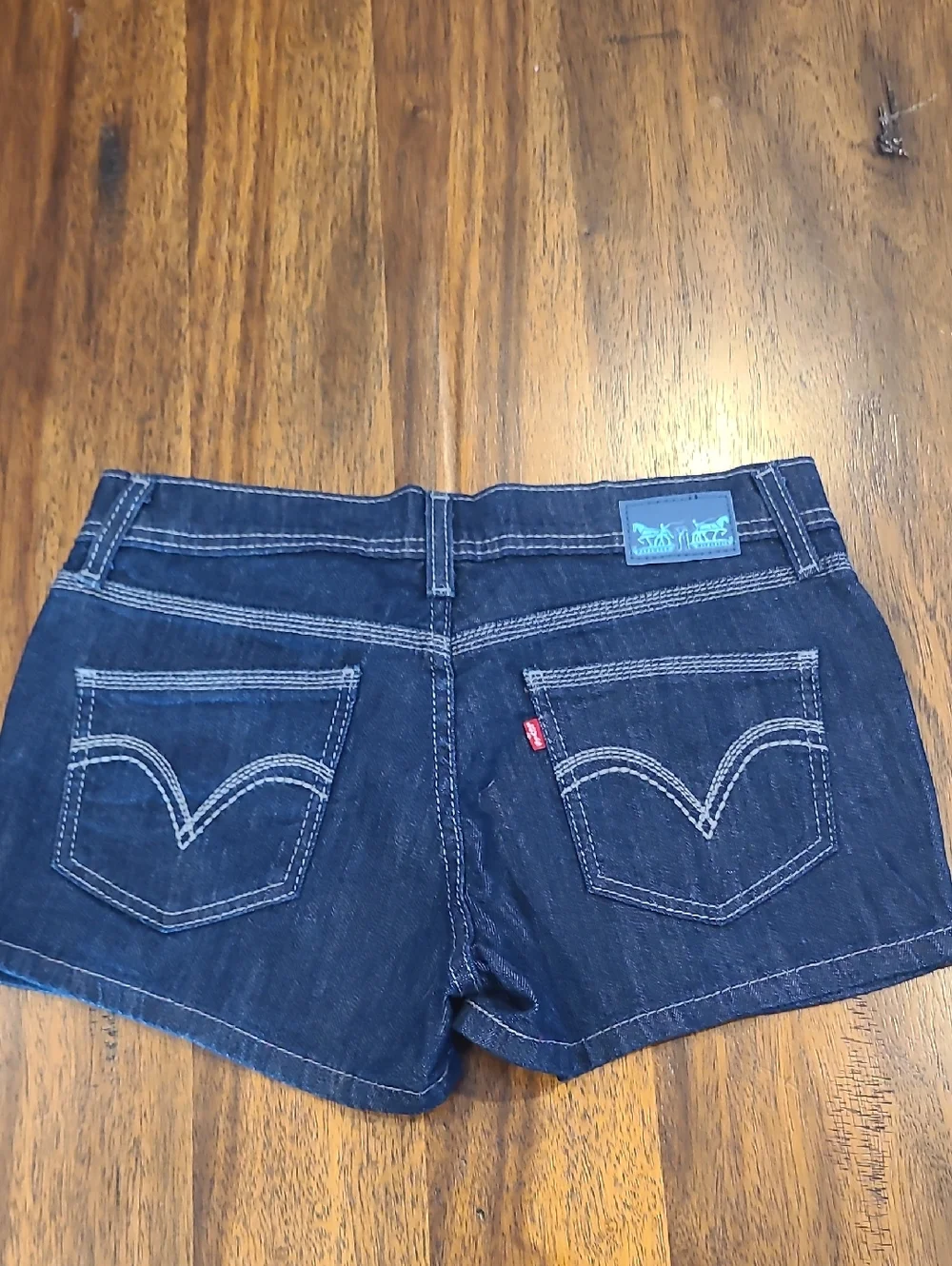 LEVI'S Women's Denim Shorts Mid Hypersoft Size 27